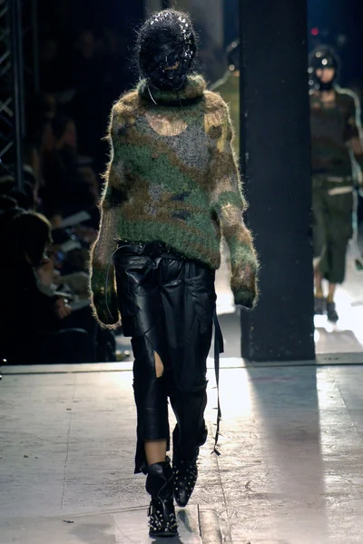 Look 16